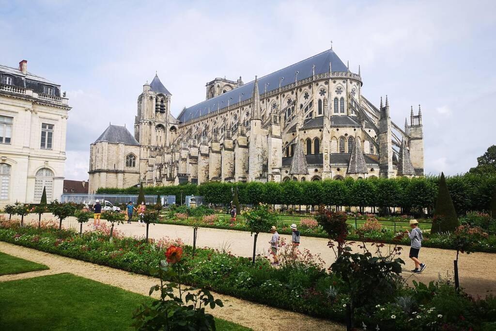 Aux 3 Maillets Apartman Bourges Kültér fotó